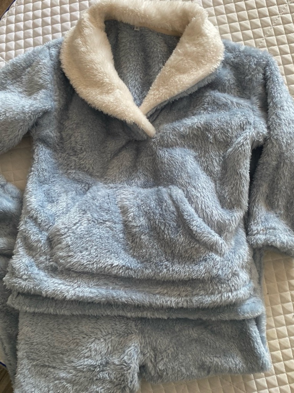 Source Unknown Plush Light Blue and Cream Kids Cozy Set